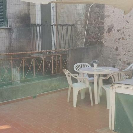 Terrazza Nel Borgo Apartment Santo Stefano di Magra Bagian luar foto